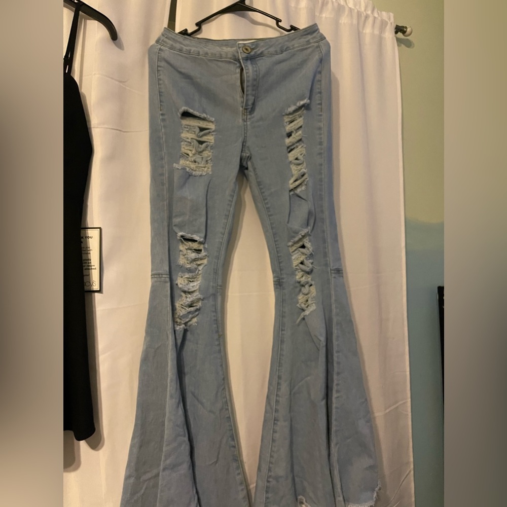 Cute ripped flares from rue 21 size 5 never worn didn’t fit!